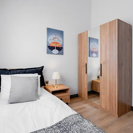 Central Flat W Balcony 5 Min To Lara Beach Apartment *